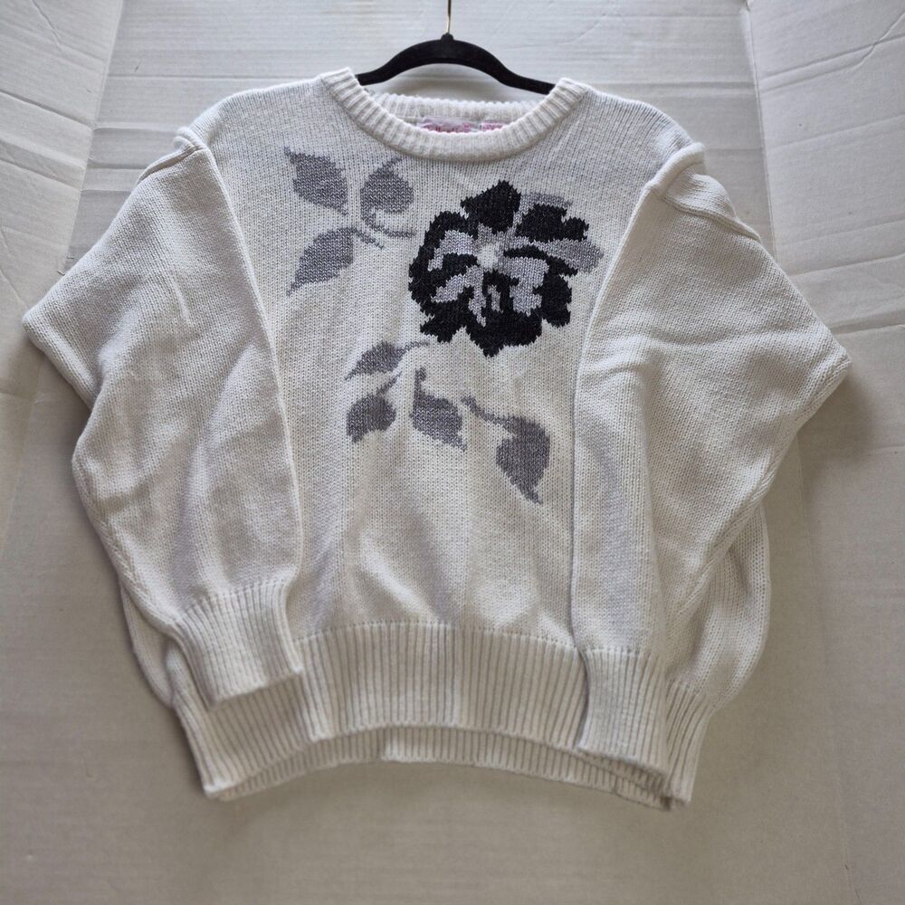 Collections Size Med Sweater 100% Acrylic 17in Sleeves, 22in Chest & 22in Long.